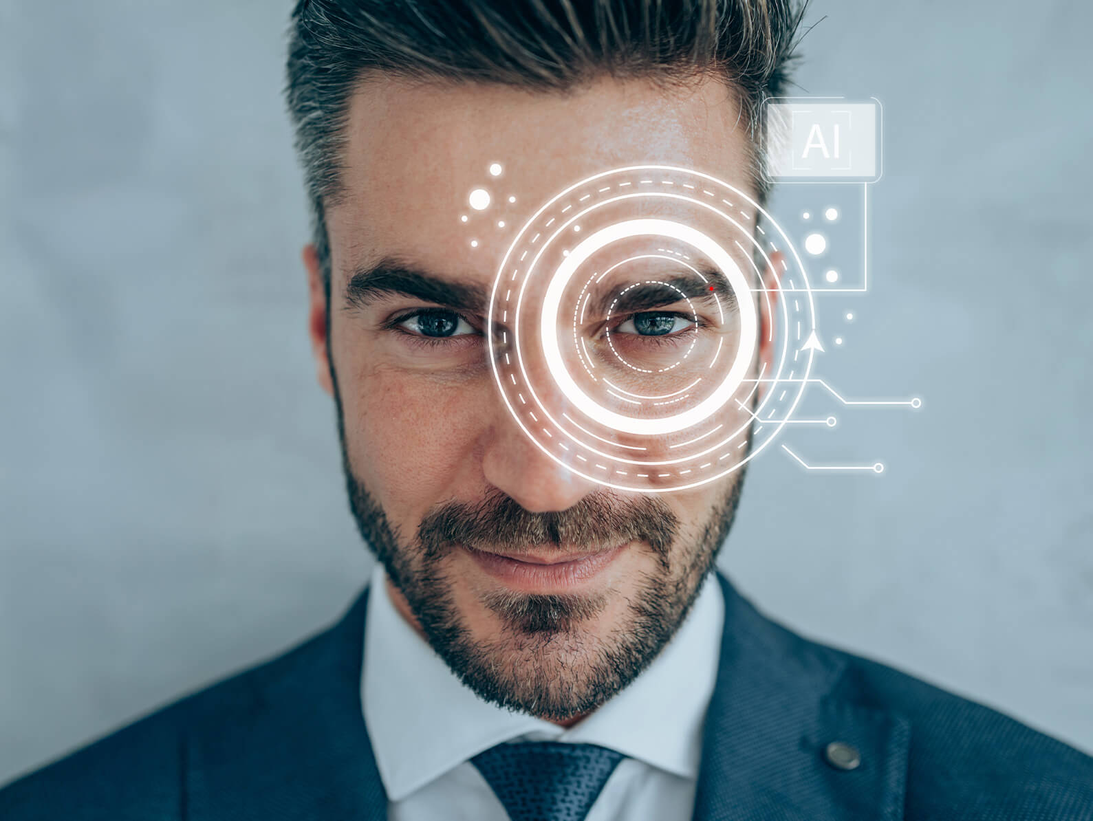 Porträt eines Mannes im Anzug mit digitalem biometrischem Scan und KI-Elementen über seinem Gesicht
